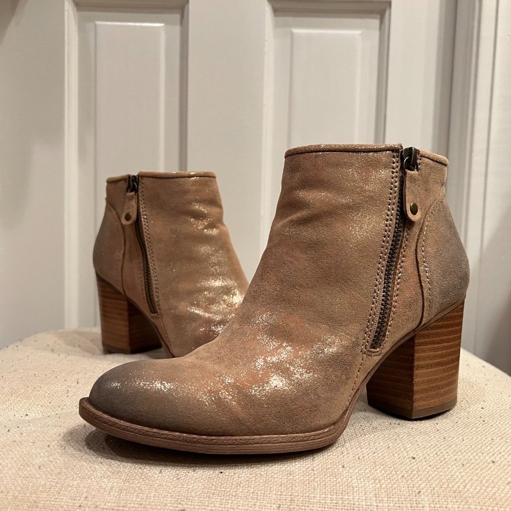 Sofft WARE Metallic Booties Smoke Suede Varnished Toe Size 7.5